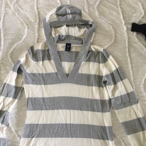 Gap sweater